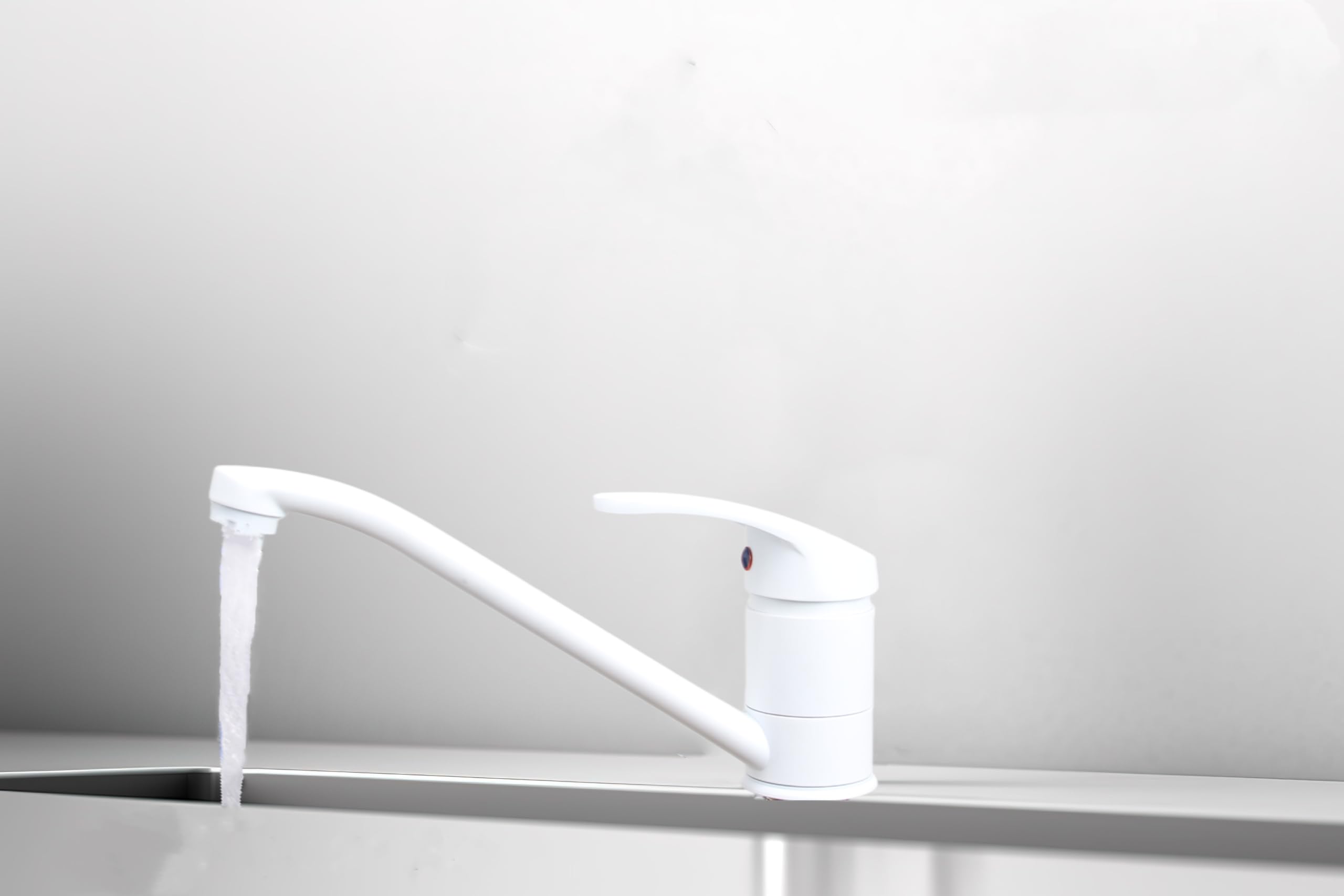 Küchenarmatur mit 360° Schwenkauslauf – Hochwertiger Wasserhahn aus Messing mit Zugbrause & Keramikkartusche